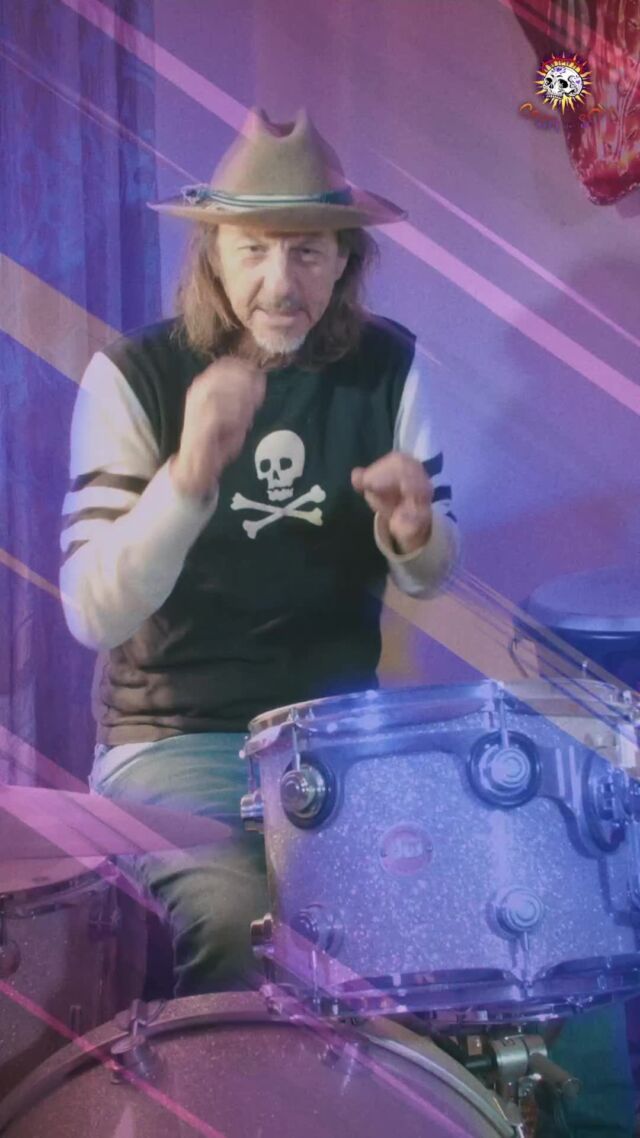 🎶 Casa Del Sol’s drummer, Wally Ingram, breaks down the classic Glyn Johns miking technique! 🥁 Discover how this iconic method captures that big, spacious drum sound. Perfect for vintage vibes and modern beats alike! #CasaDelSol #Drumming #GlynJohns #RecordingTips #StudioMagic #MusicLegends #musicalequipment #gearhead #geartalk #cozyvibes #storytime